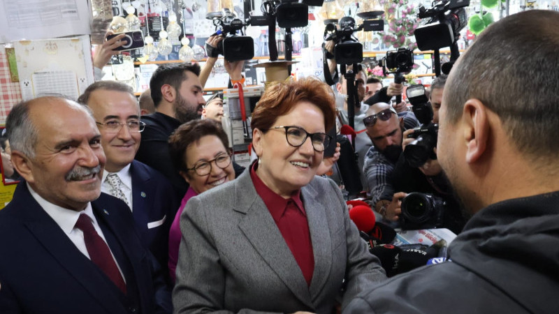 Meral Akşener Gölbaşı'nda esnaf ziyareti yaptı