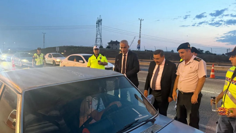 Kaymakam Rüstemoğlu Jandarma ve Emniyet personelini ziyaret etti