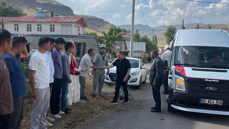 Başkan Odabaşı  ULUPAMİR KIRGIZ KÖYÜ’NÜ ZİYARET ETTİ