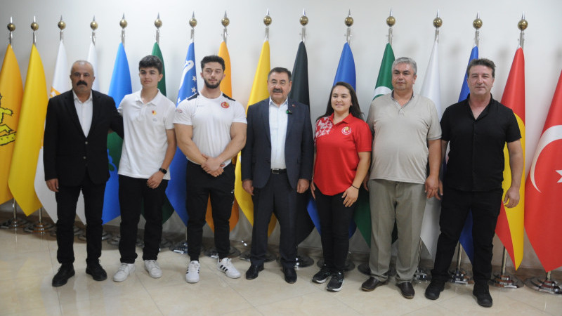 Belediye Meclisi Gölbaşılı Milli Sporcuları Ödüllendirdi