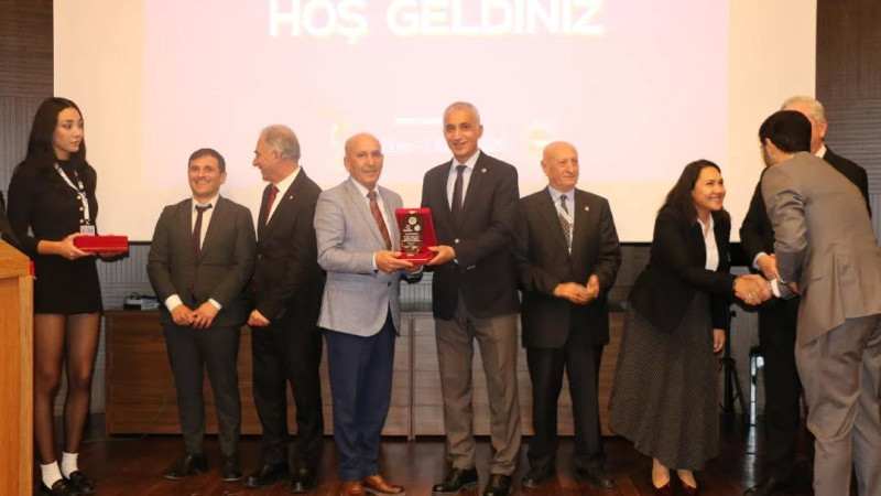 ÜNİVERSİTE DE AÇILIŞ PROĞRAMI VARDI