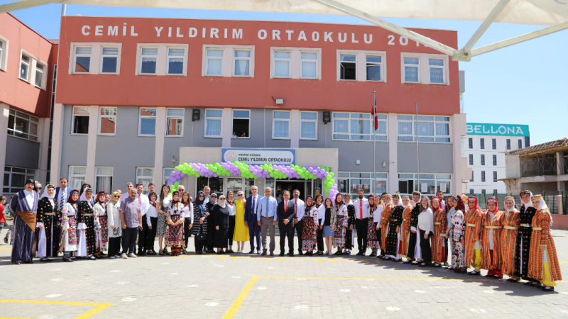 Cemil Yıldırım Ortaokulu'nda bağlama kursu